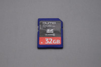 Карта памяти Qumo SDHC 32 GB
