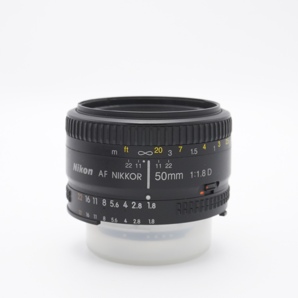 Nikon 50mm f/1.8D AF Nikkor (состояние 5-)