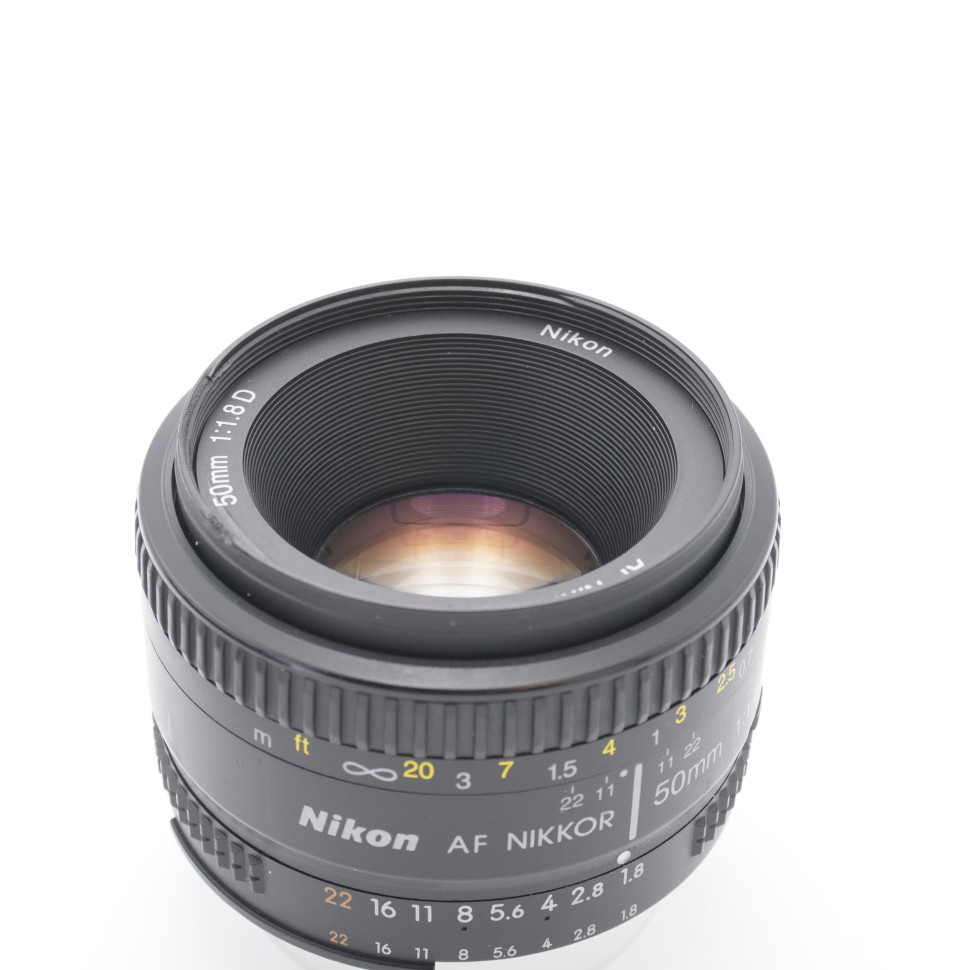 Nikon 50mm f/1.8D AF Nikkor (состояние 5-)