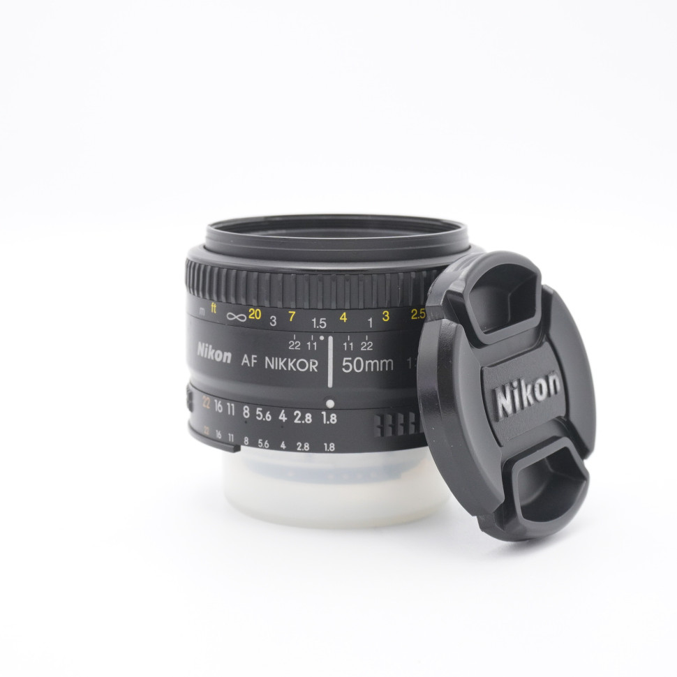 Nikon 50mm f/1.8D AF Nikkor (состояние 5-)