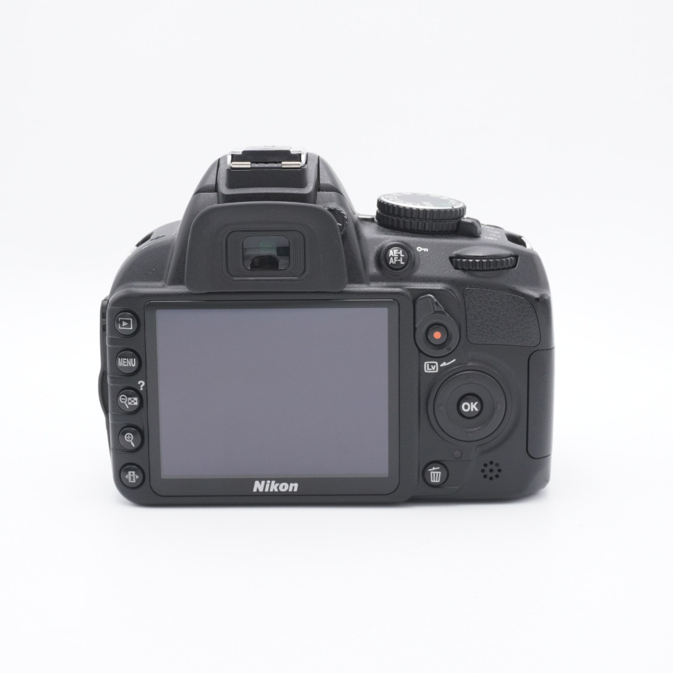 Nikon D3100 body (8.400 кадров)