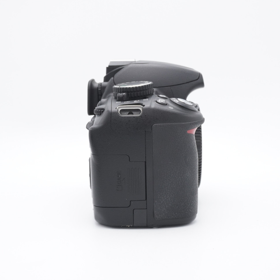 Nikon D3100 body (8.400 кадров)