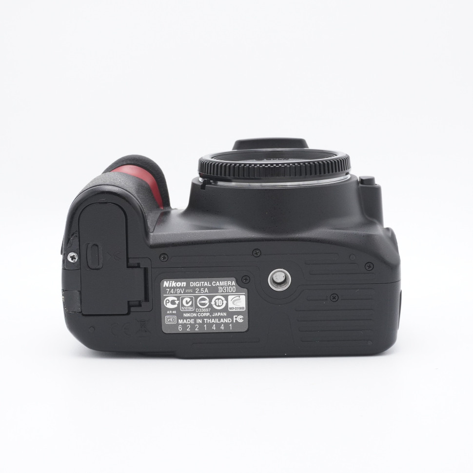 Nikon D3100 body (8.400 кадров)