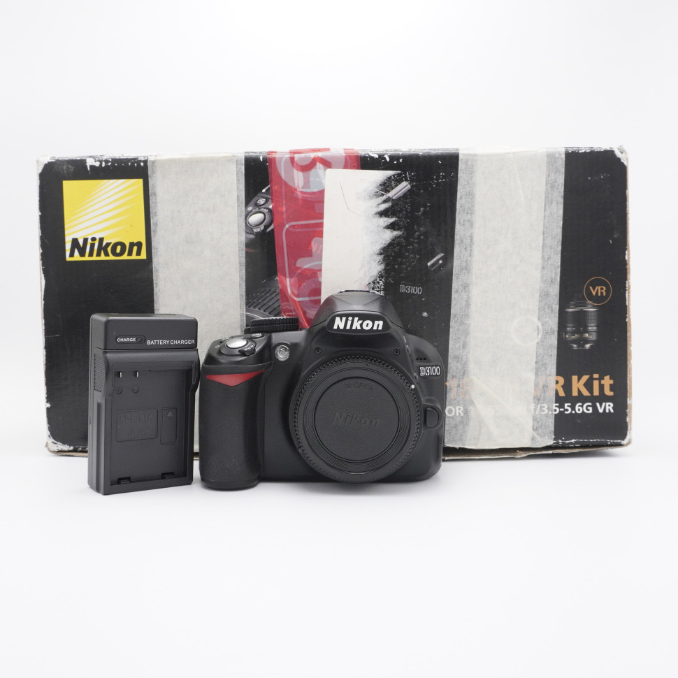 Nikon D3100 body (8.400 кадров)