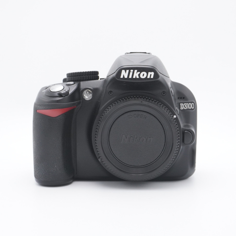 Nikon D3100 body (8.400 кадров)
