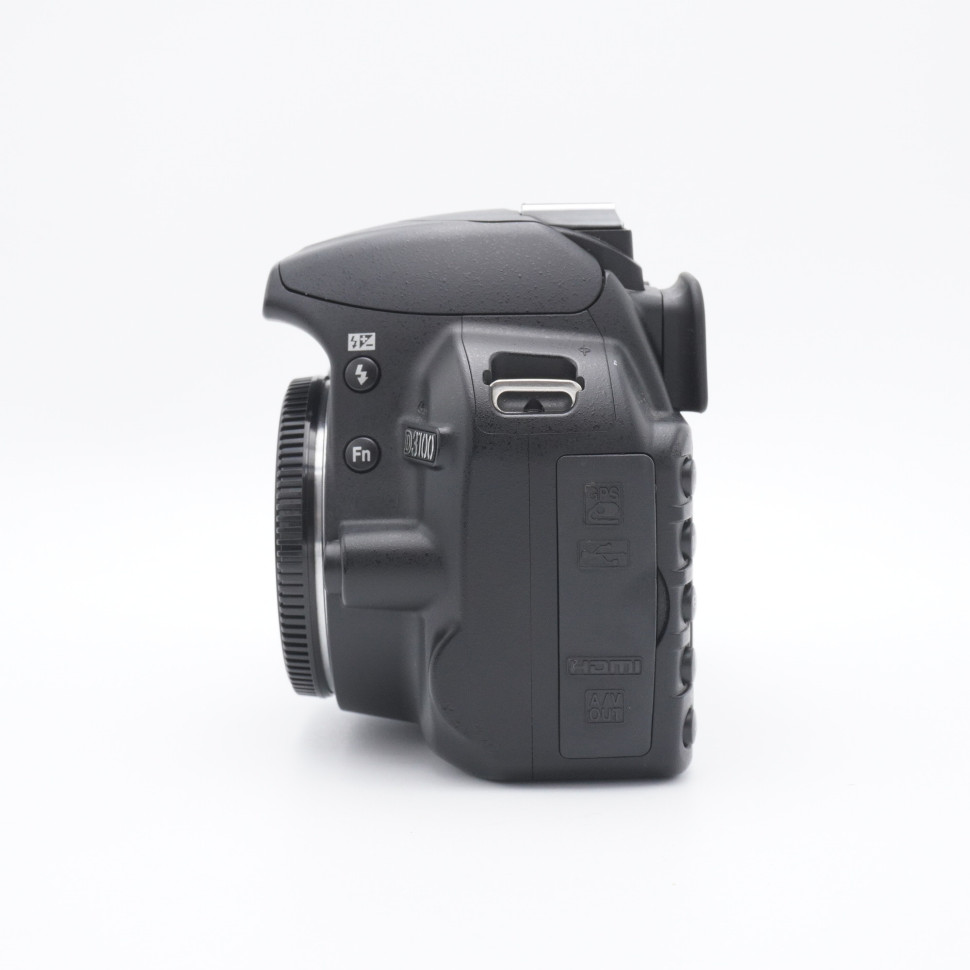 Nikon D3100 body (8.400 кадров)