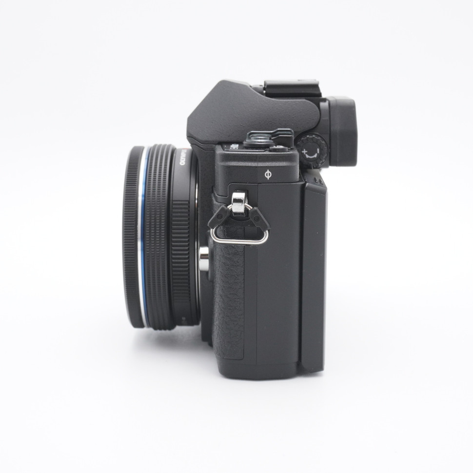 Olympus OM-D E-M10 Mark III Kit 14-42mm (1.700 кадров)