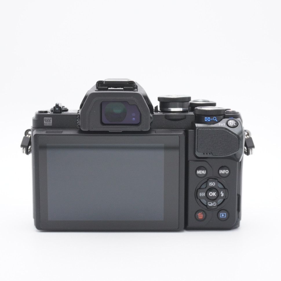 Olympus OM-D E-M10 Mark III Kit 14-42mm (1.700 кадров)