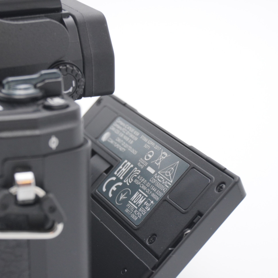 Olympus OM-D E-M10 Mark III Kit 14-42mm (1.700 кадров)