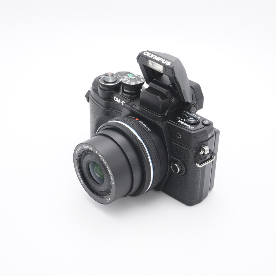 Olympus OM-D E-M10 Mark III Kit 14-42mm (1.700 кадров)