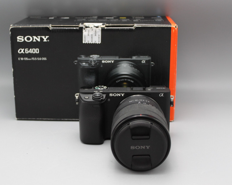 Sony a6400 kit 18-135mm (2 тыс. кадров)