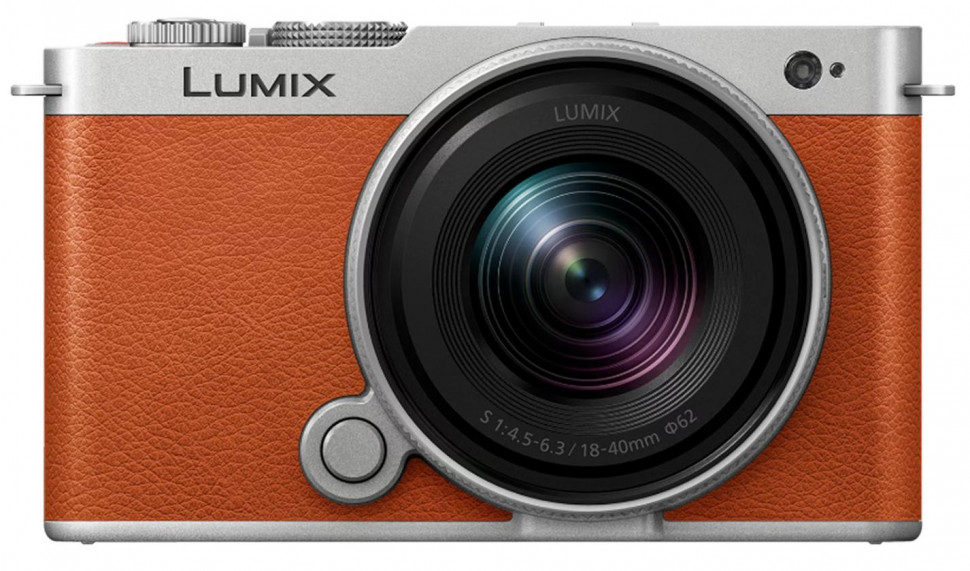 Panasonic S9  + Lumix S 18-40mm f/4.5-6.3  Camel Orange