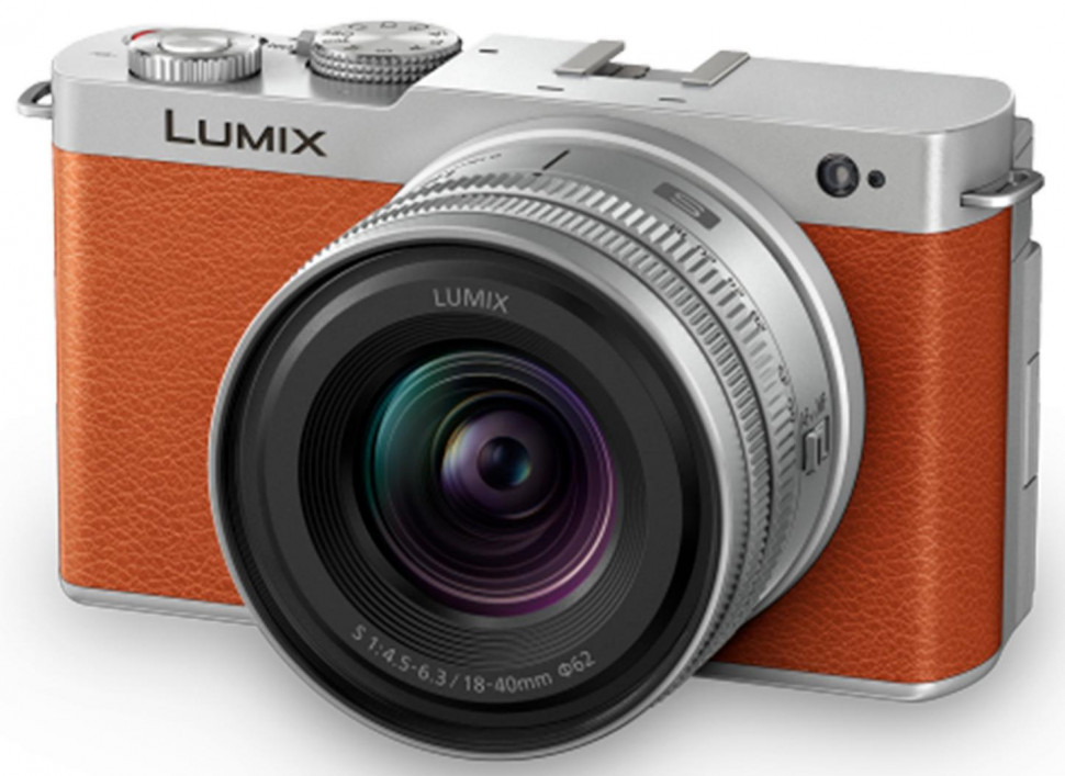 Panasonic S9  + Lumix S 18-40mm f/4.5-6.3  Camel Orange