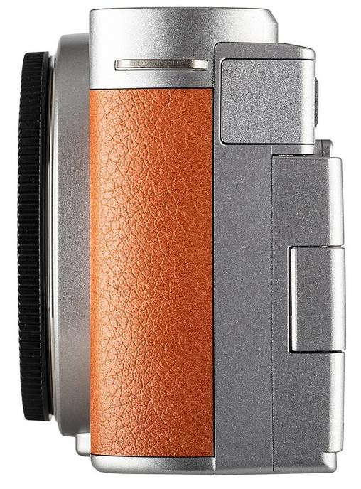 Panasonic S9  + Lumix S 18-40mm f/4.5-6.3  Camel Orange