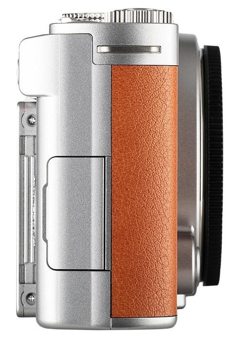 Panasonic S9  + Lumix S 18-40mm f/4.5-6.3  Camel Orange