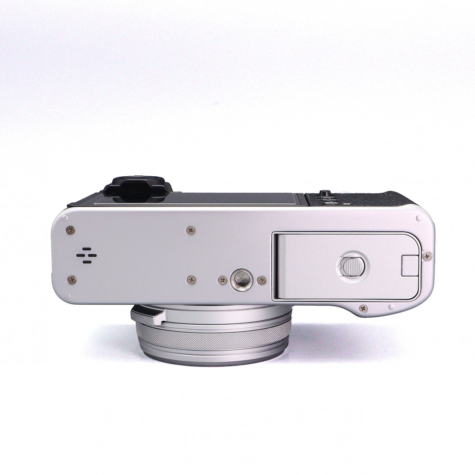 Fujifilm X100 VI silver (1.500 кадров)