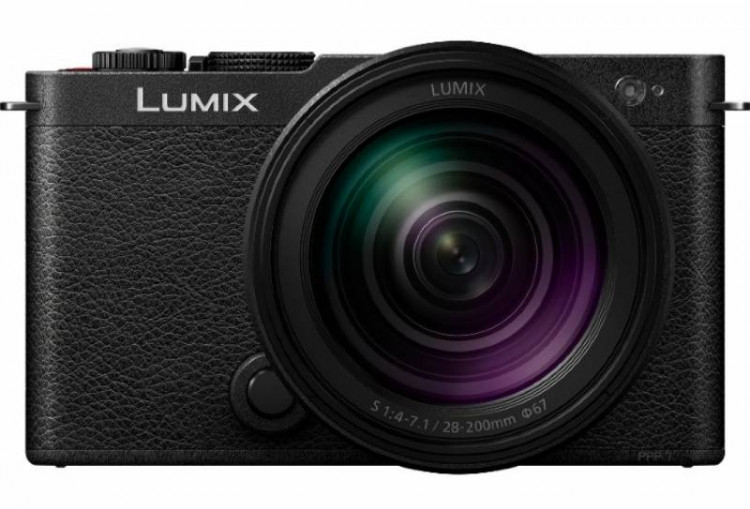 Panasonic S9 body + 28-200mm