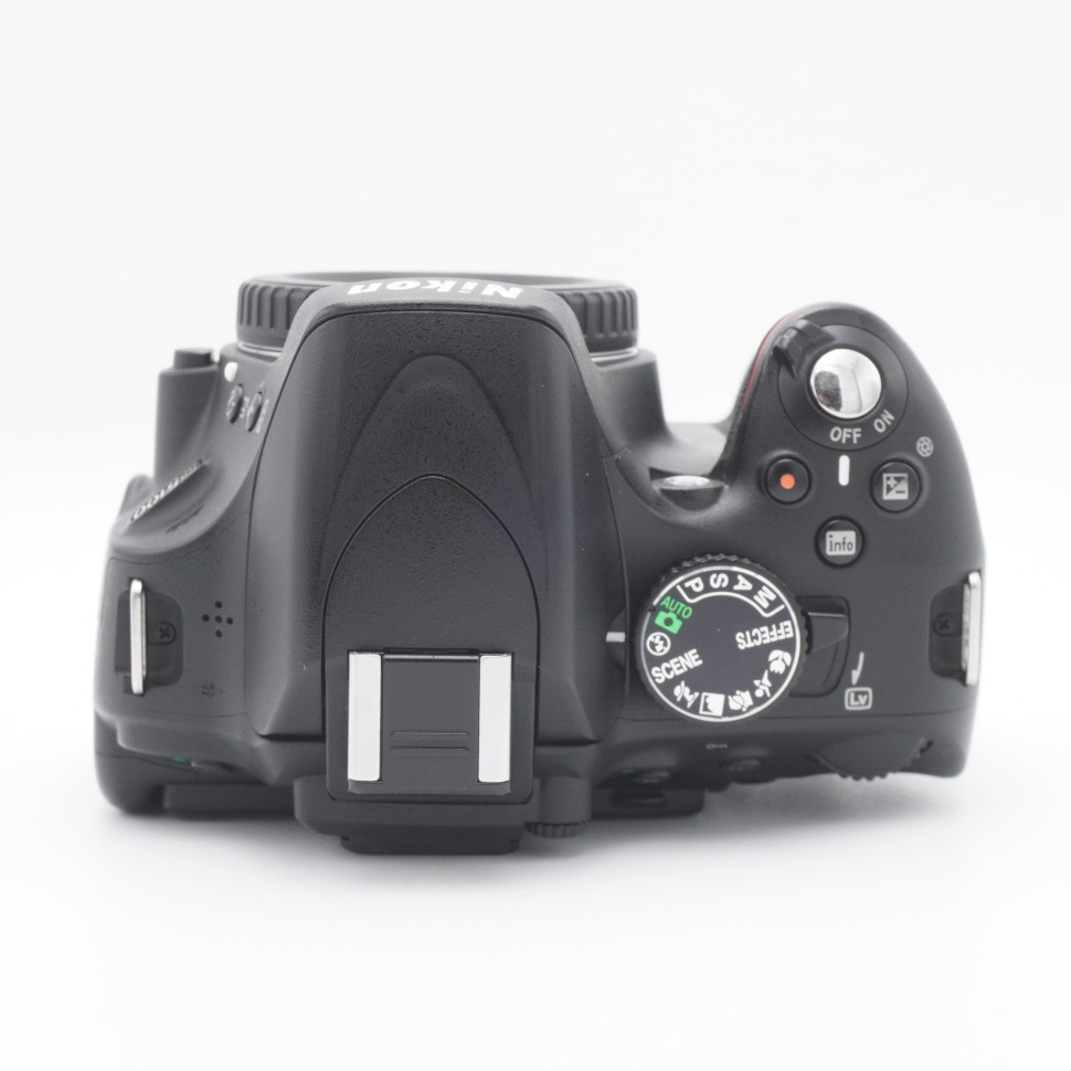 Canon EOS 4000D body (6500 кадров)