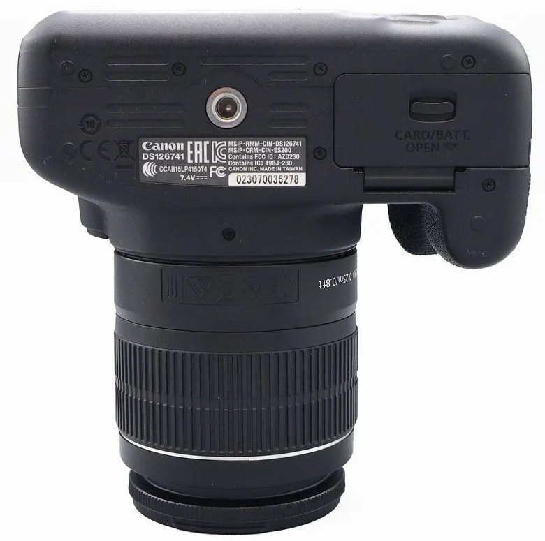 Canon EOS 2000D kit 18-55mm IS II (6400 кадров)