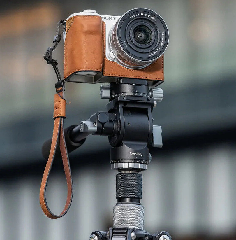 Чехол SmallRig 4889 для Sony ZV-E10 II Коричневый