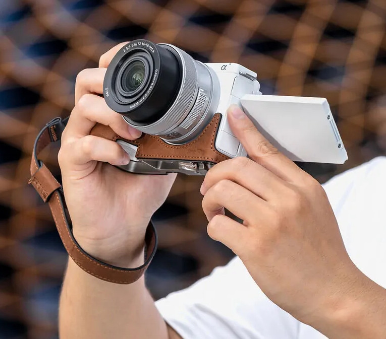 Чехол SmallRig 4889 для Sony ZV-E10 II Коричневый
