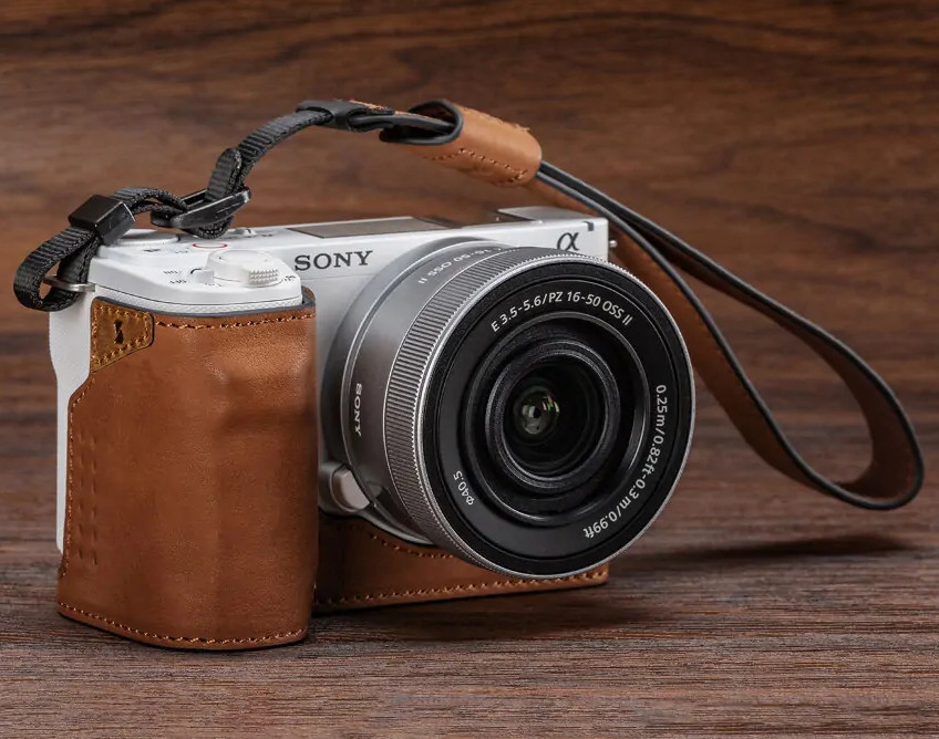 Чехол SmallRig 4889 для Sony ZV-E10 II Коричневый
