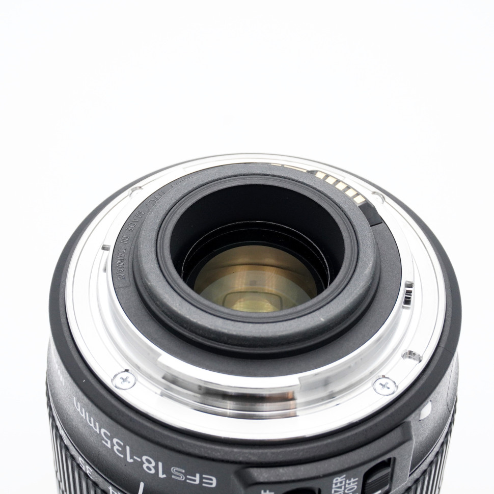 Canon EF-S 18-135mm f/3.5-5.6 IS   (состояние 4)