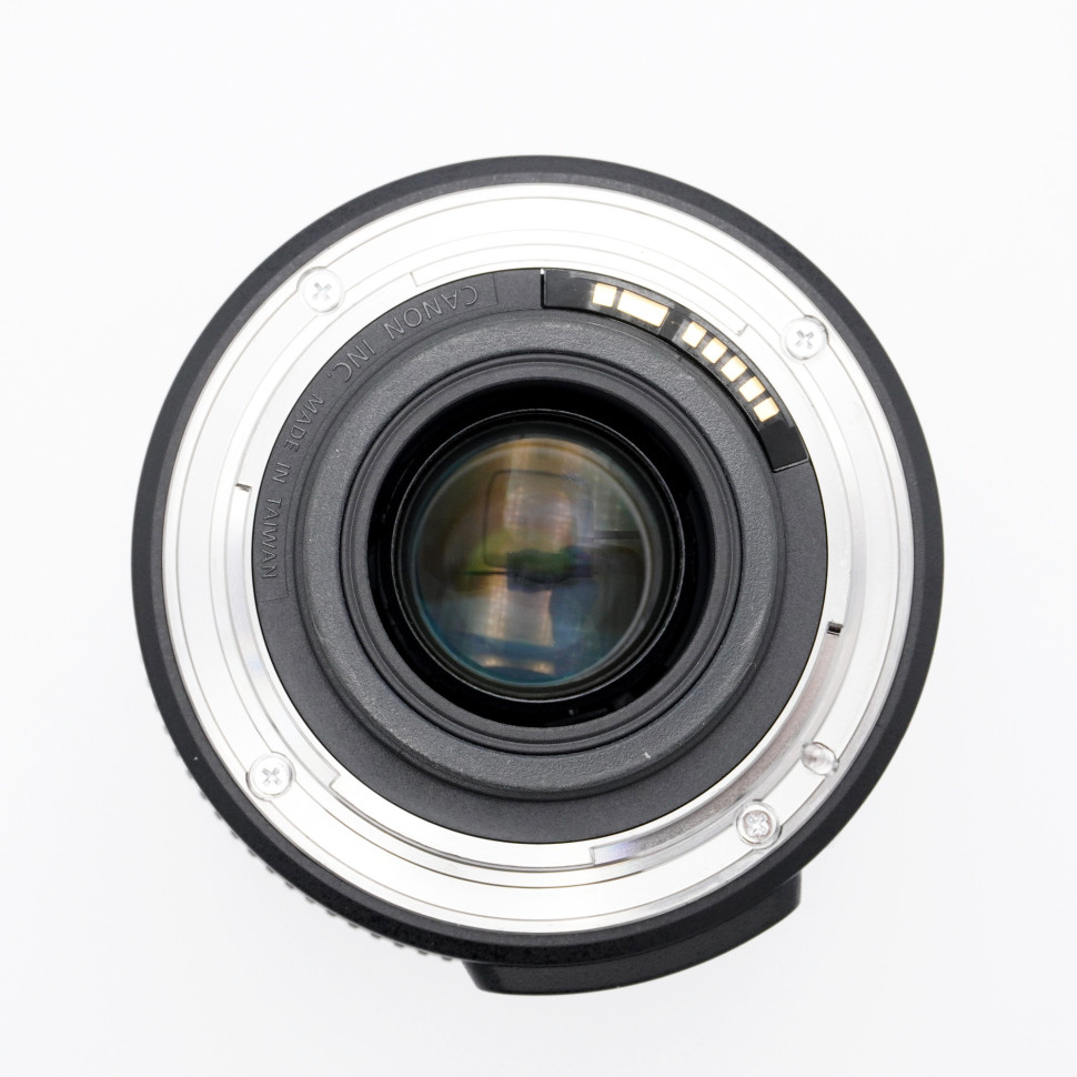 Canon EF-S 18-135mm f/3.5-5.6 IS   (состояние 4)