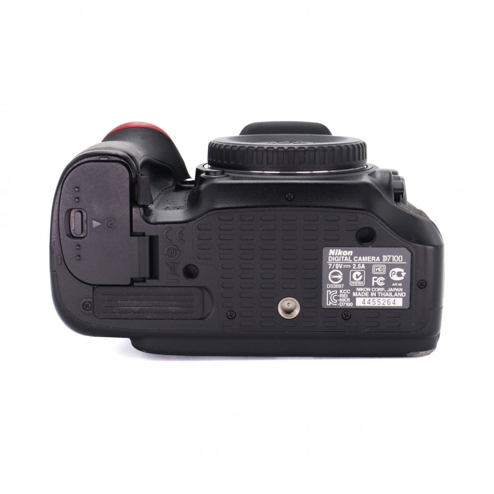 Nikon D7100 body (53000 кадров)