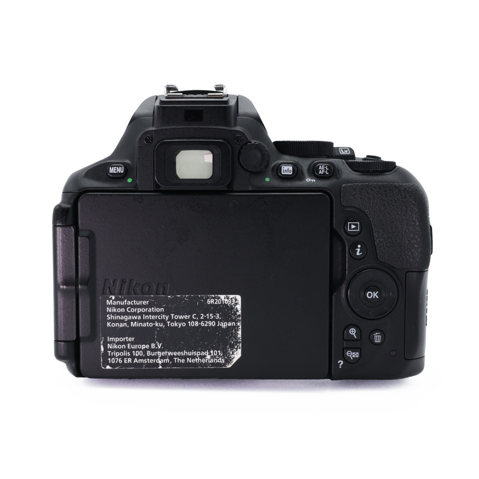 Nikon D5600 Kit AF-P 18-55mm G DX VR (69.000 кадров)