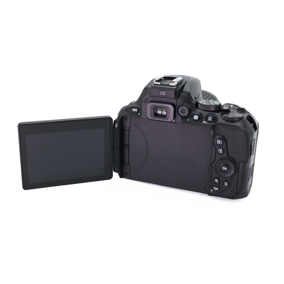 Nikon D5600 Kit AF-P 18-55mm G DX VR (69.000 кадров)