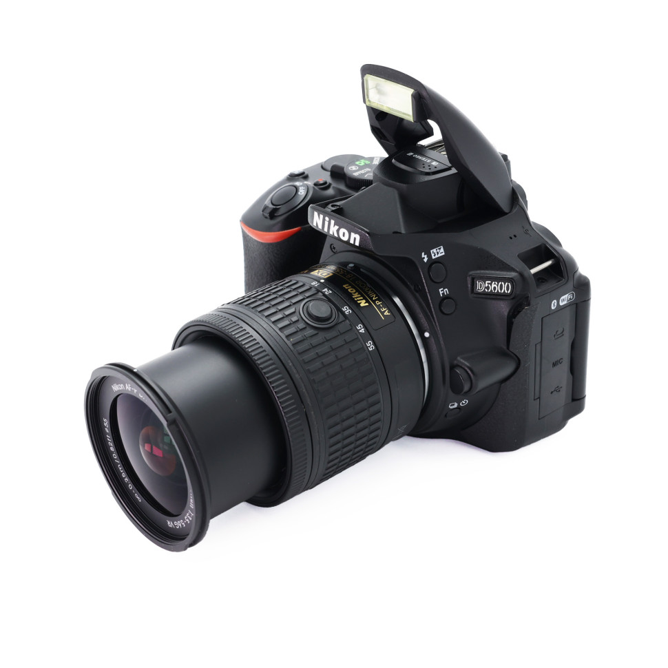 Nikon D5600 Kit AF-P 18-55mm G DX VR (69.000 кадров)