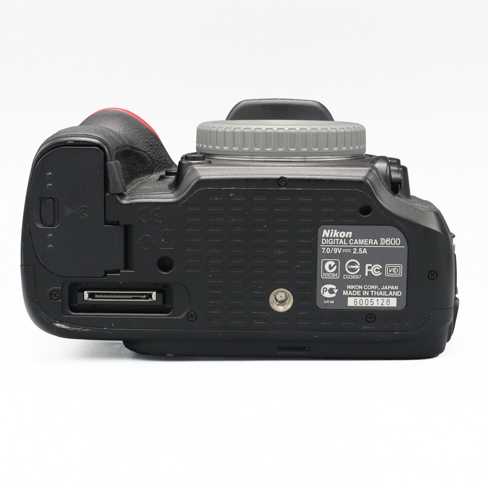 Nikon D600 body (140200 кадров)