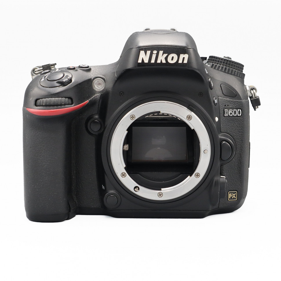 Nikon D600 body (140200 кадров)