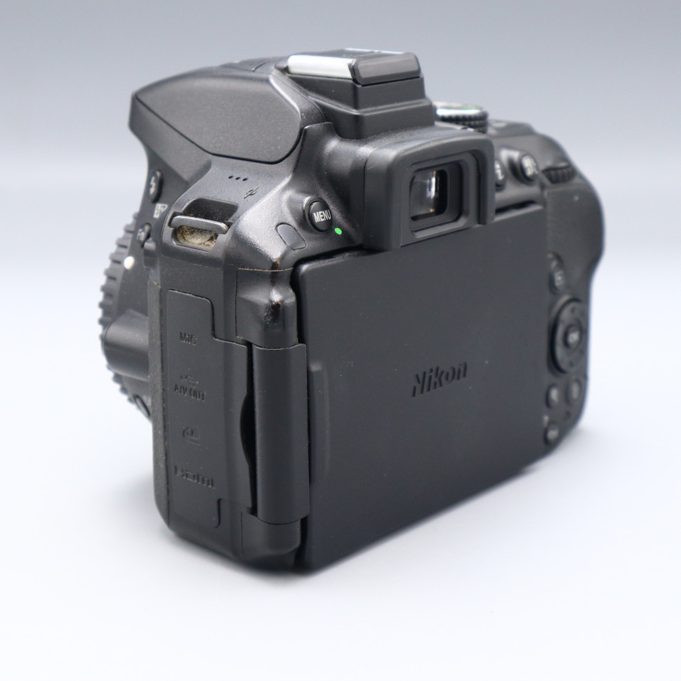 Nikon D5300 body (111400 кадров)