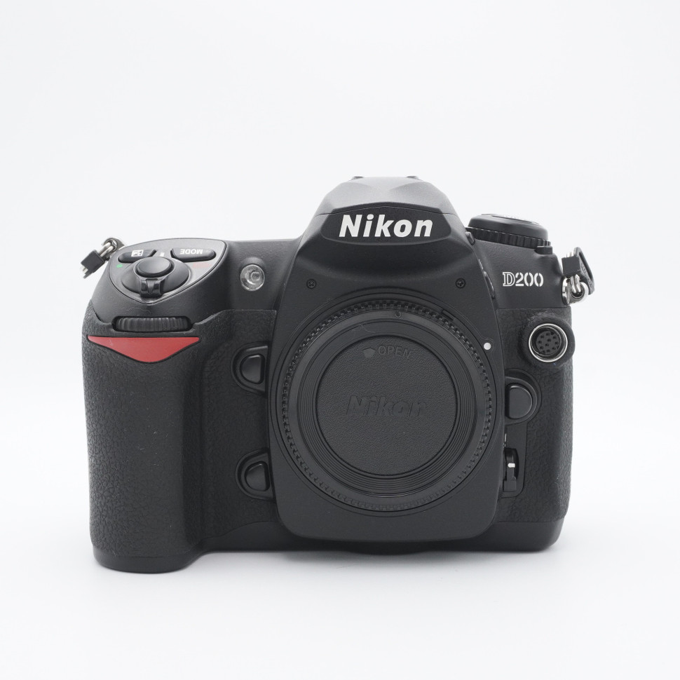 Nikon D200 body (19050 кадров)