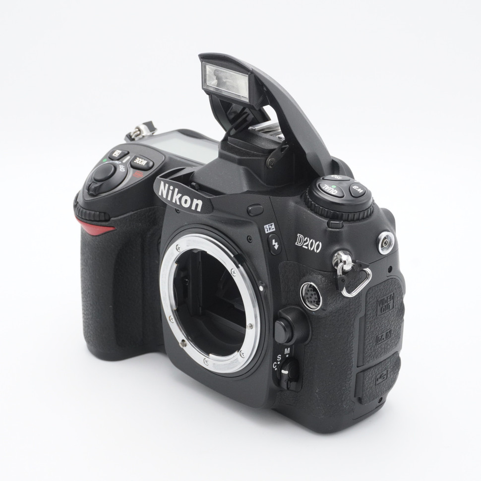 Nikon D200 body (19050 кадров)