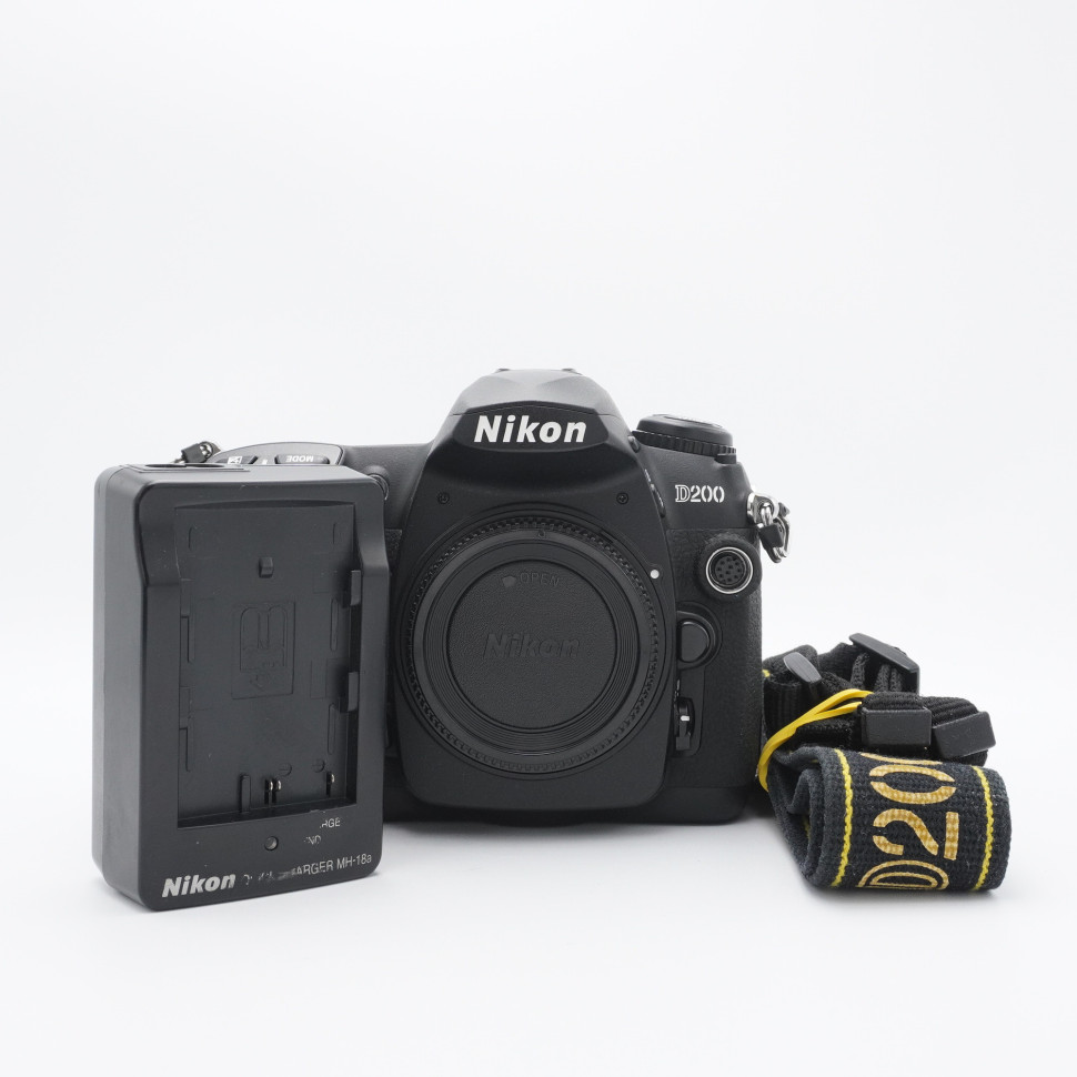 Nikon D200 body (19050 кадров)