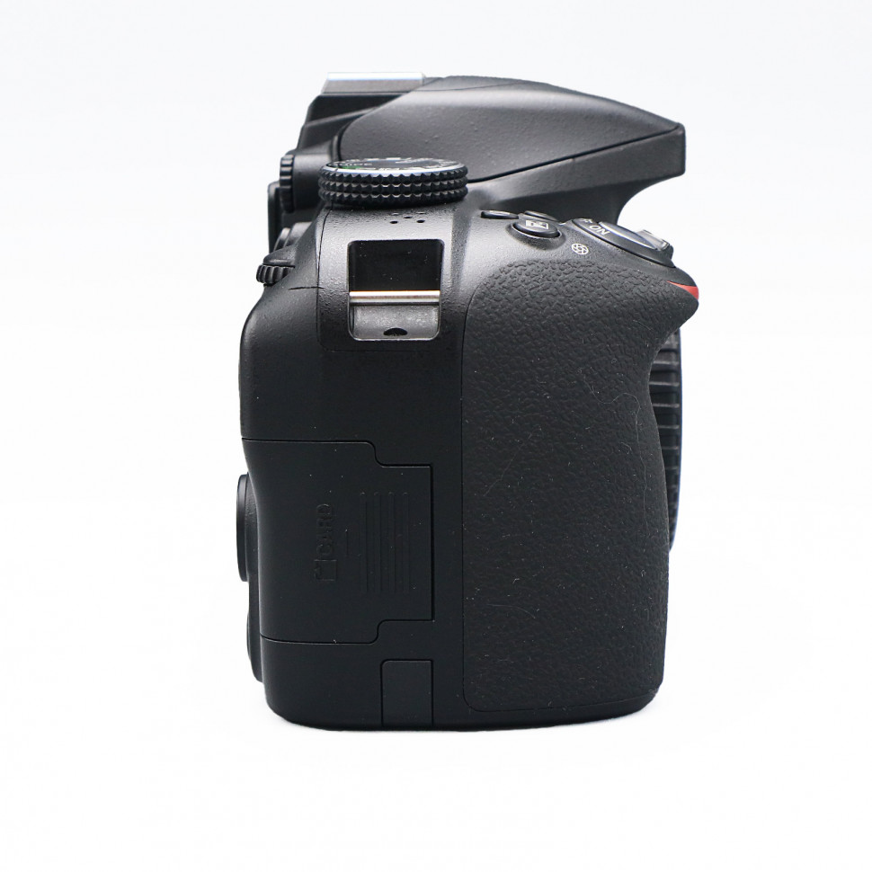 Nikon D3300 Body (9400 кадров)