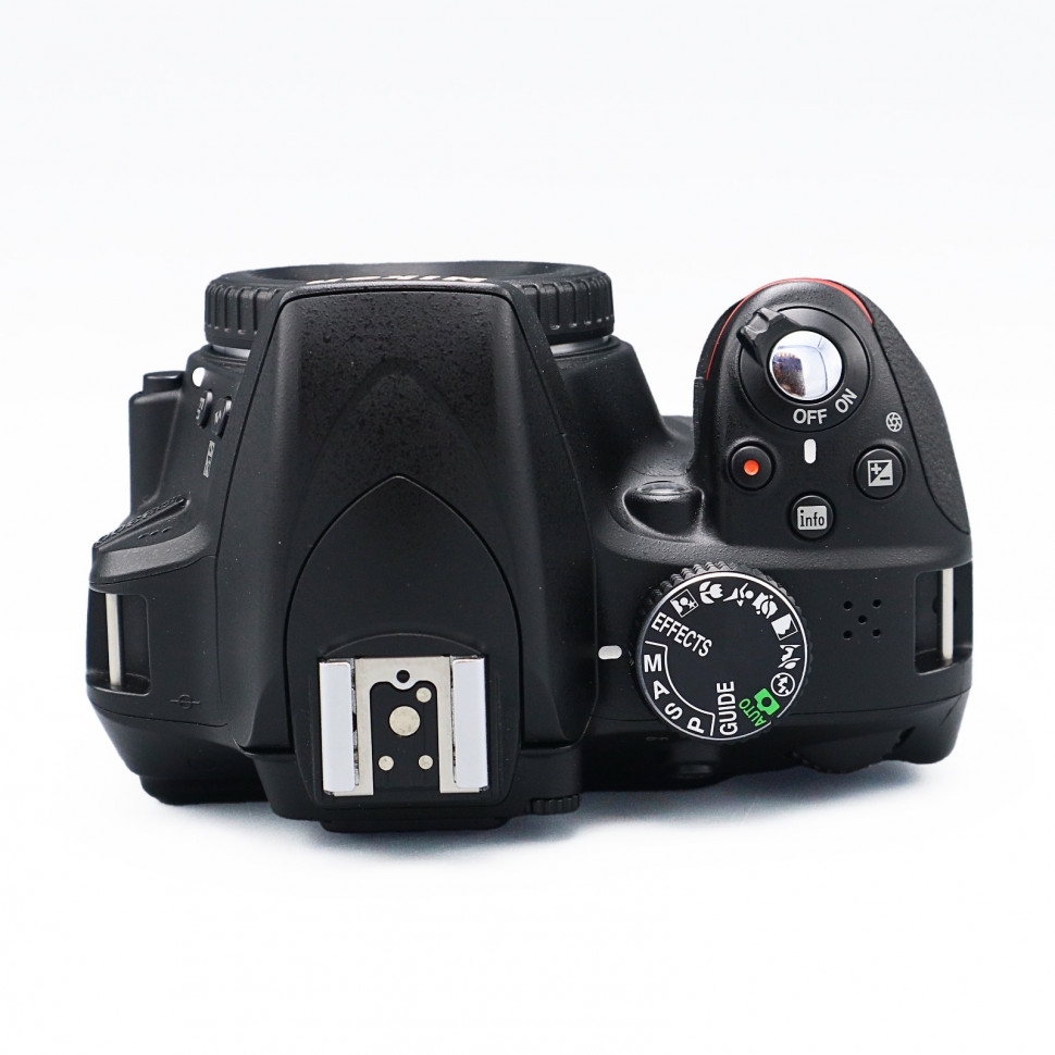 Nikon D3300 Body (9400 кадров)