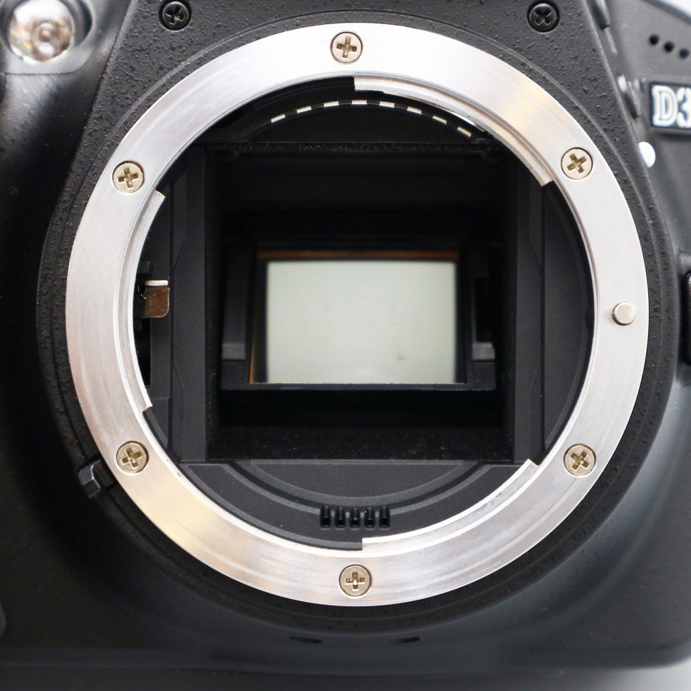 Nikon D3300 Body (9400 кадров)