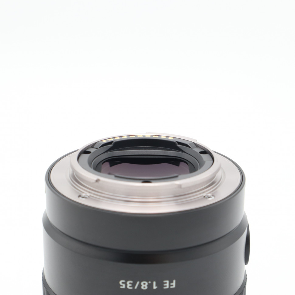 Sony FE 35mm f/1.8  (состояние 5)