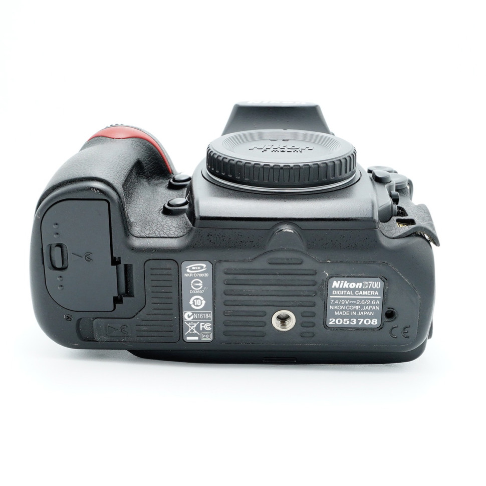 Nikon D700 (47200 кадров)