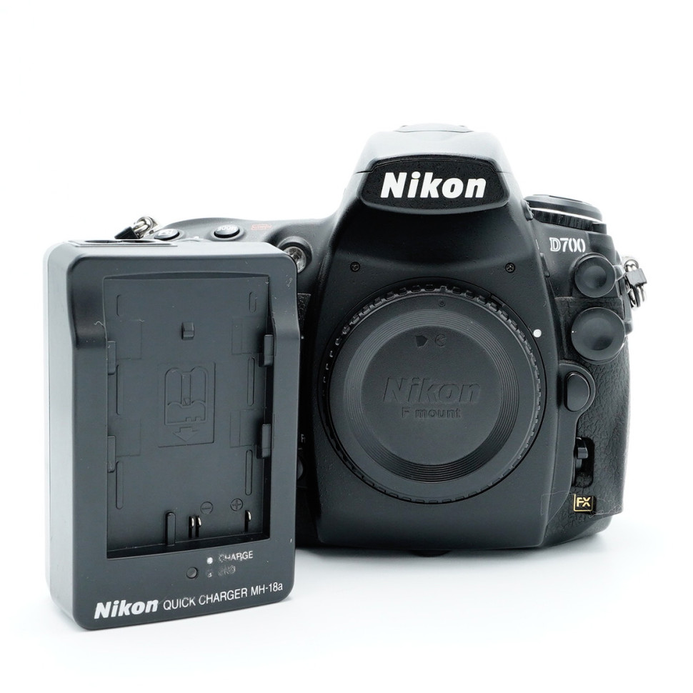 Nikon D700 (47200 кадров)