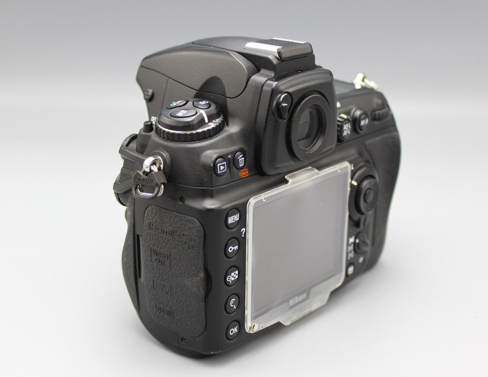 Nikon D700  (111 тыс. кадров)