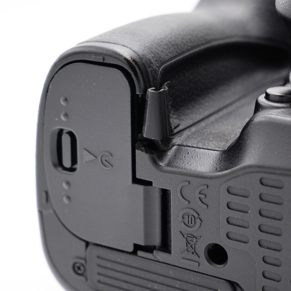 Nikon D7100 Kit AF-S 18-105mm (21.000 кадров)