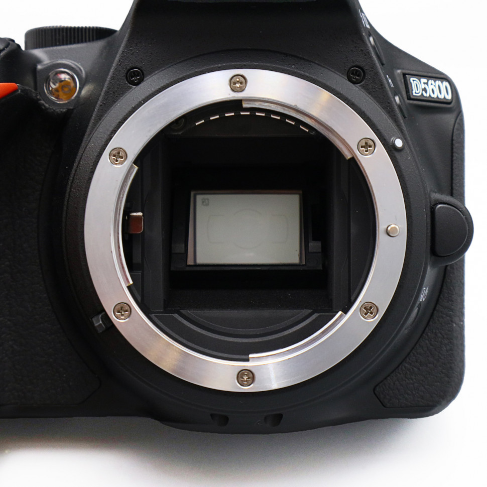 Nikon D5600 (9.000 кадров)