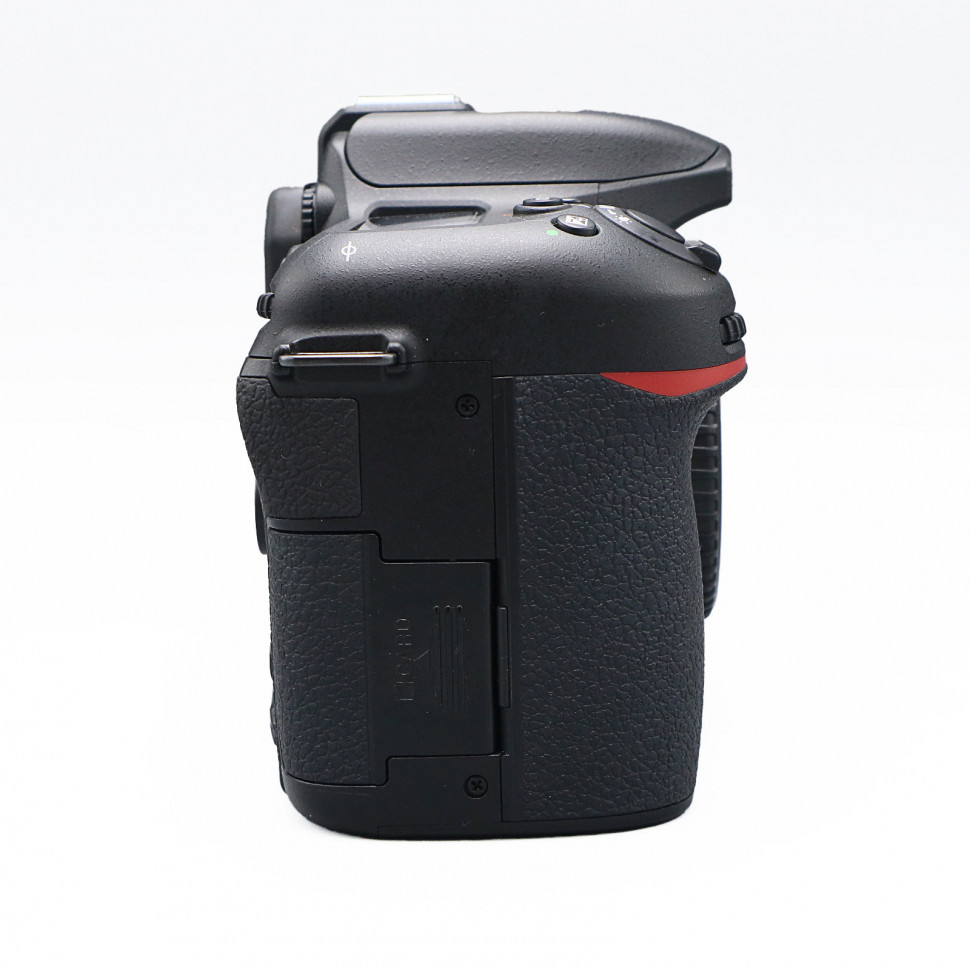 Nikon D7500 (11.000 кадров)