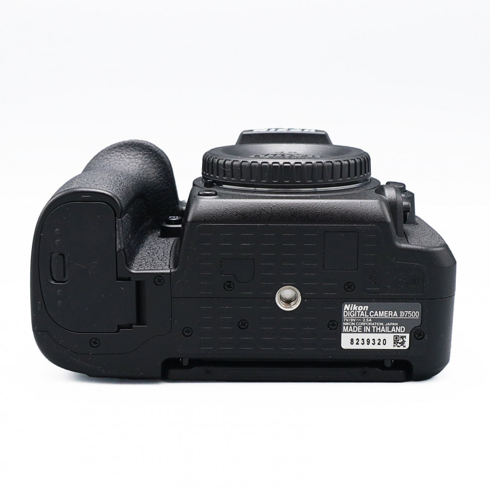Nikon D7500 (11.000 кадров)
