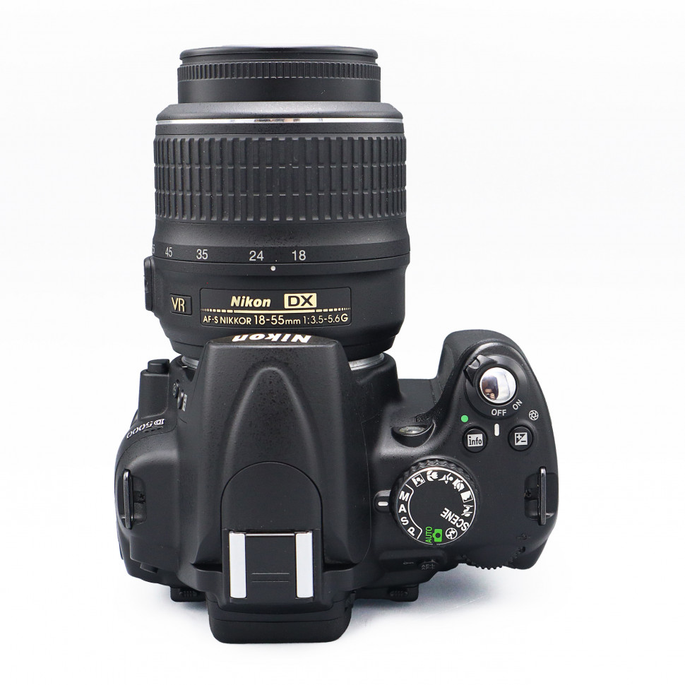 Nikon D5000 Kit AF-S 18-55mm VR (22.000 кадров)